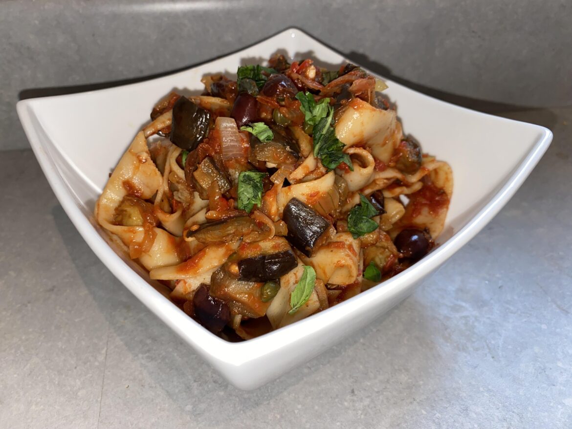 Absolutely love this ‘Slow Roasted Aubergine Tomato, Caper & Black Olive Pappardelle Pasta’ Vegan recipe. Completely Whole Food Plant Based, based on 10 simple ingredients 🍆 🍅🌶️🫒🧄🧅🫑🍝