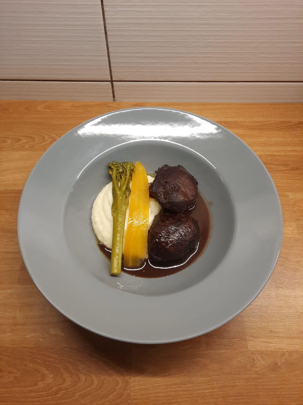 Iberico pork cheeks, parsnip puree, broccoli, yellow carrot, demi glace