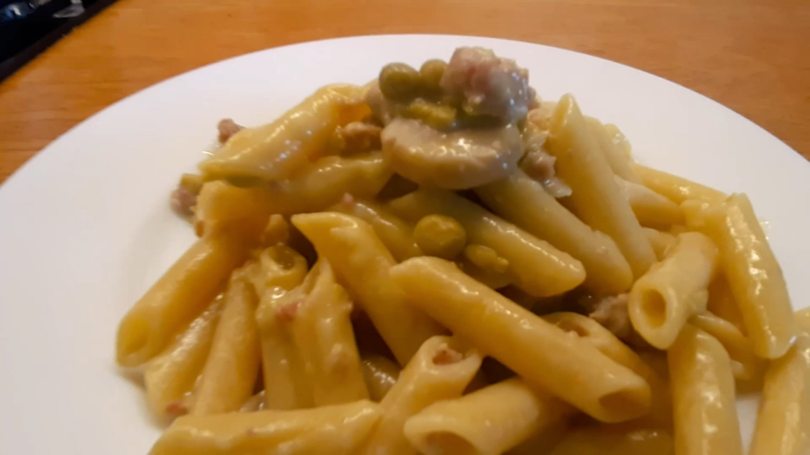 La mia Pasta alla Boscaiola - mushrooms, peas and sausage by Vito Chef Italia full recipe