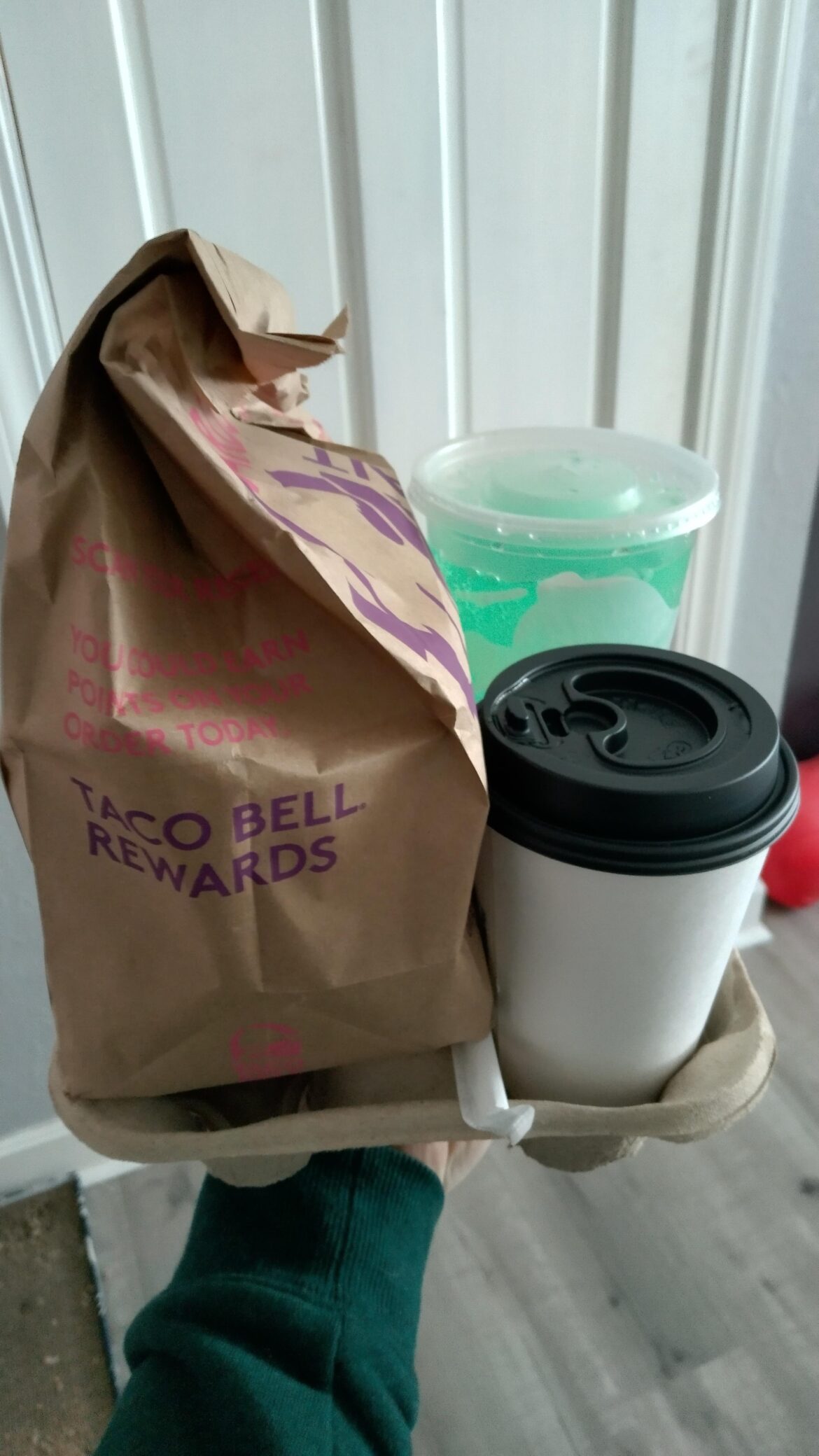 I'm surprised more people don't know this hack for carrying fast food one handed