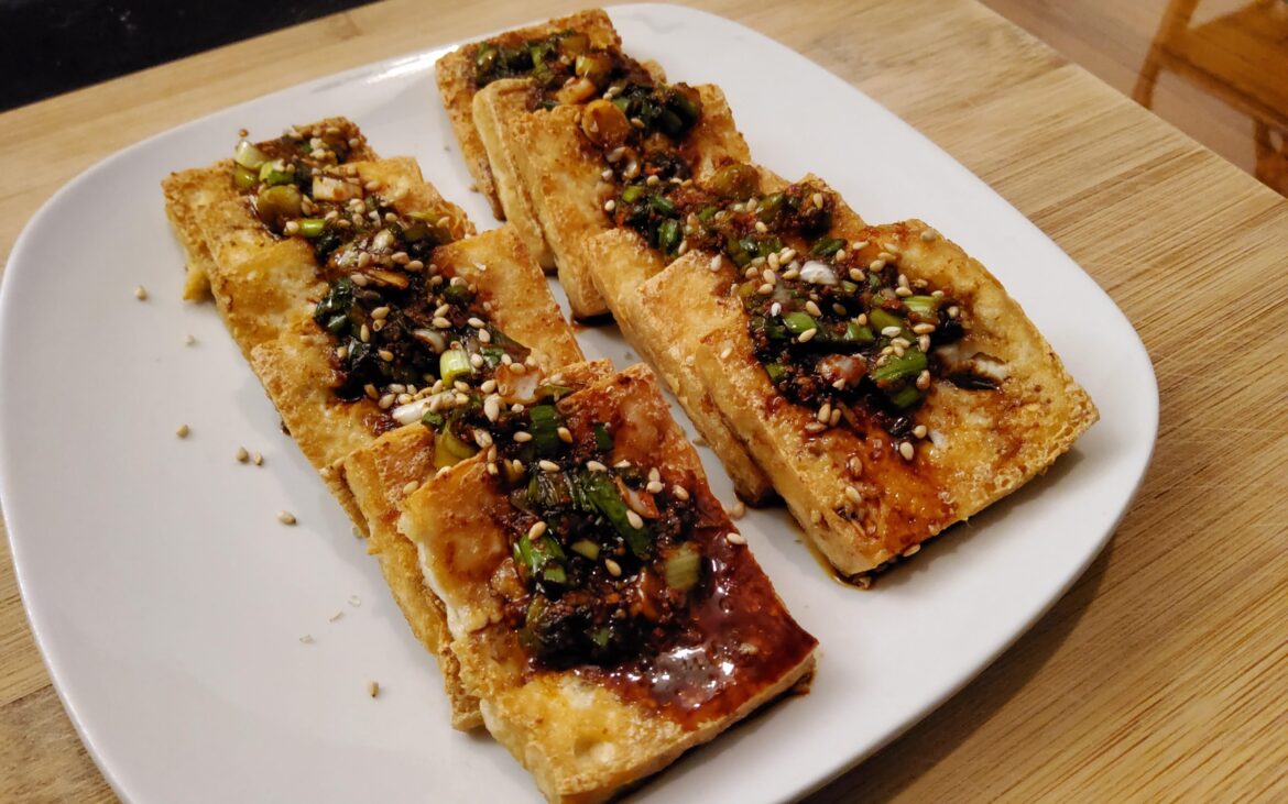 Crispy fried tofu with spicy soy sauce. Dububuchim-yangnyeomjang.