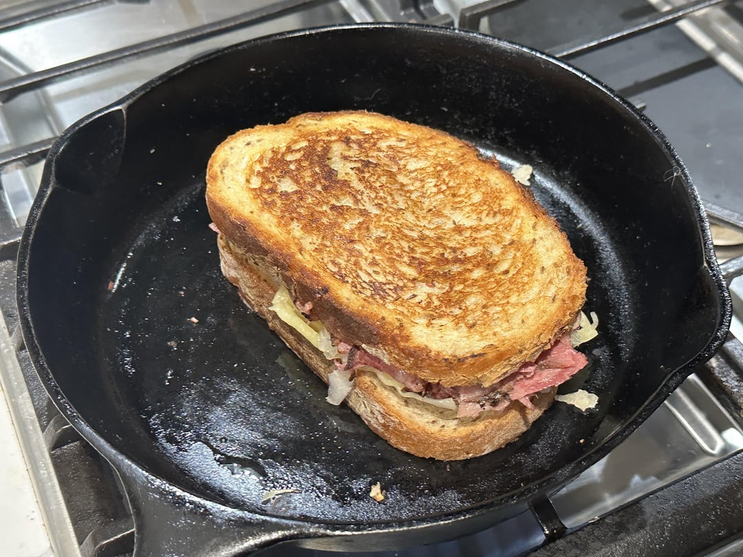 what sauce would you use for a pastrami sandwich? Dining and Cooking