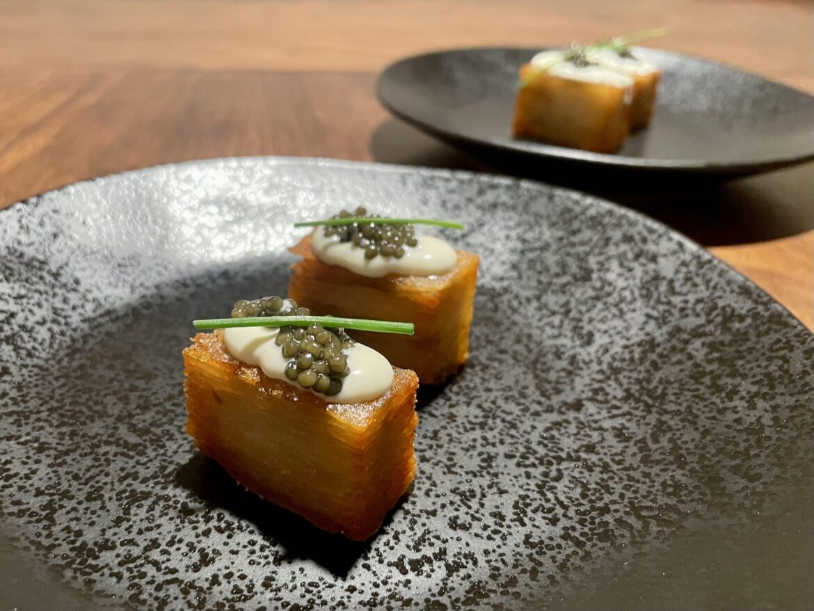 Pavé de pomme / crème fraîche/ caviar