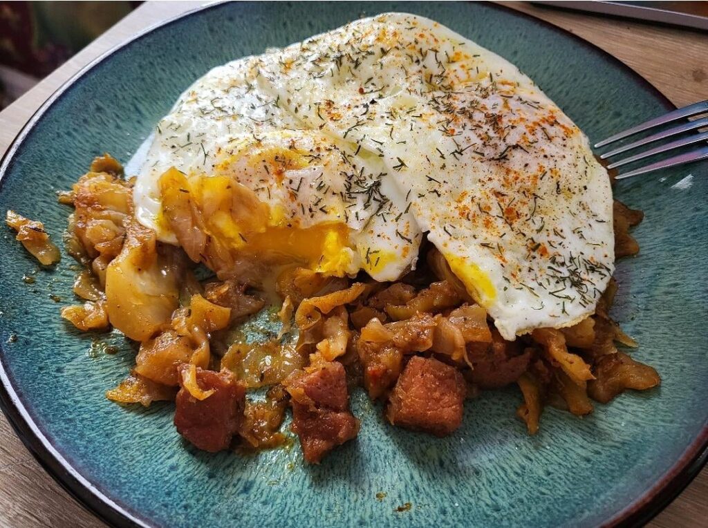 last night's dinner of ham & cabbage + over easy egg = today's breakfast