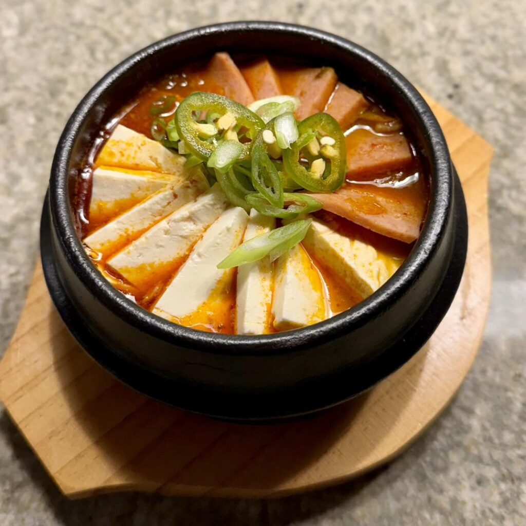 Kimchi jjigae for chilly weather