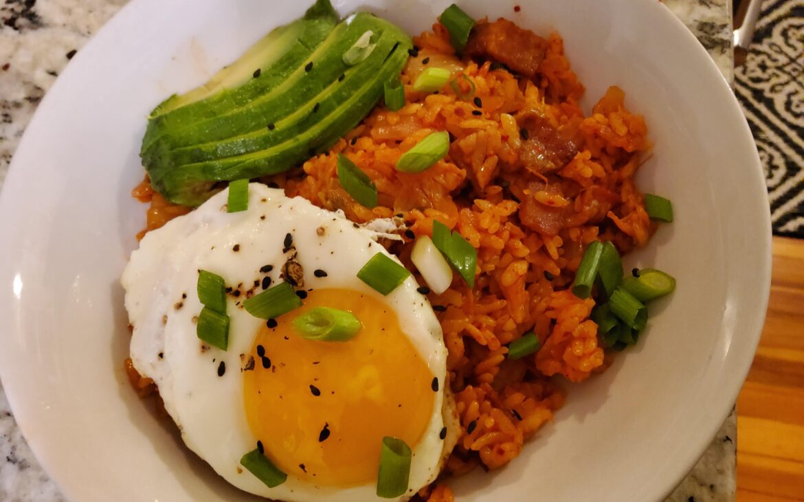 I have aged kimchi so I made kimchi fried rice with bacon.