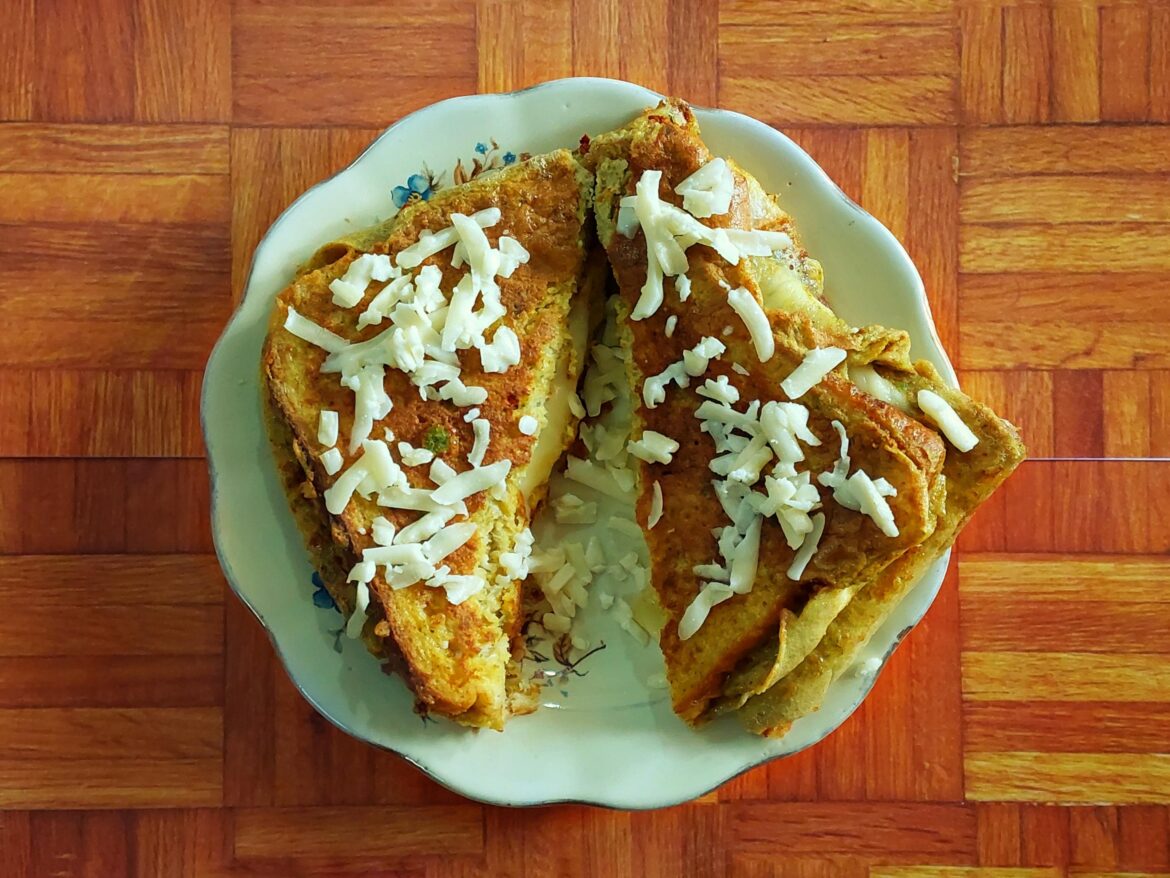 CHEESE BREAD OMELETTE