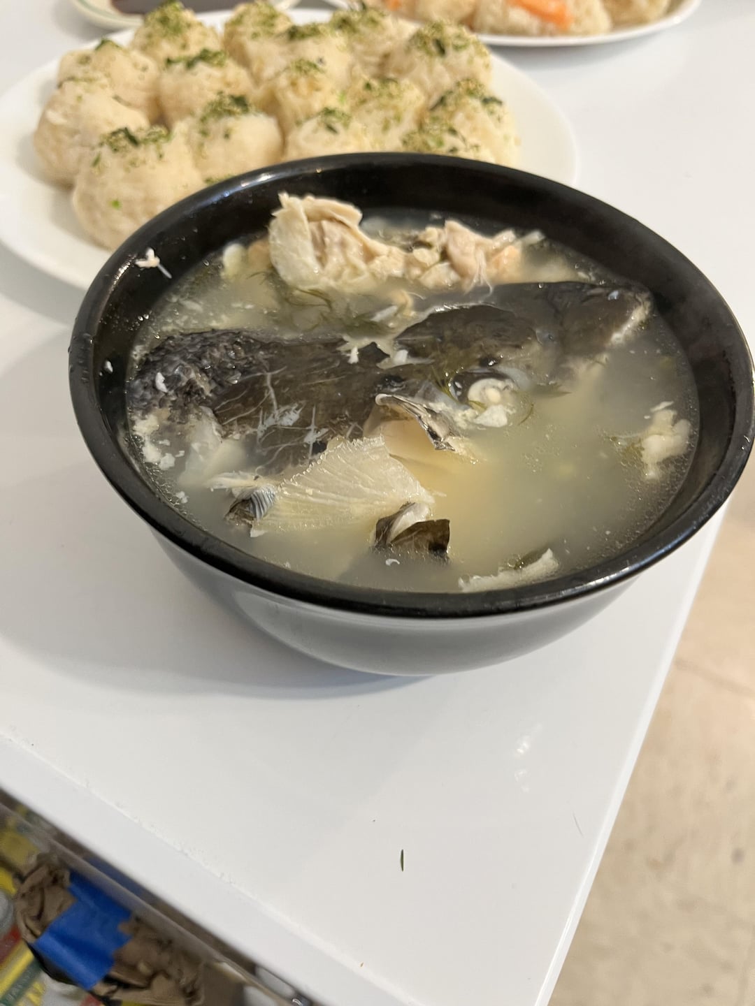 Made some salmon nigiri and uni onigiri (ft. Salmon head soup) Dining