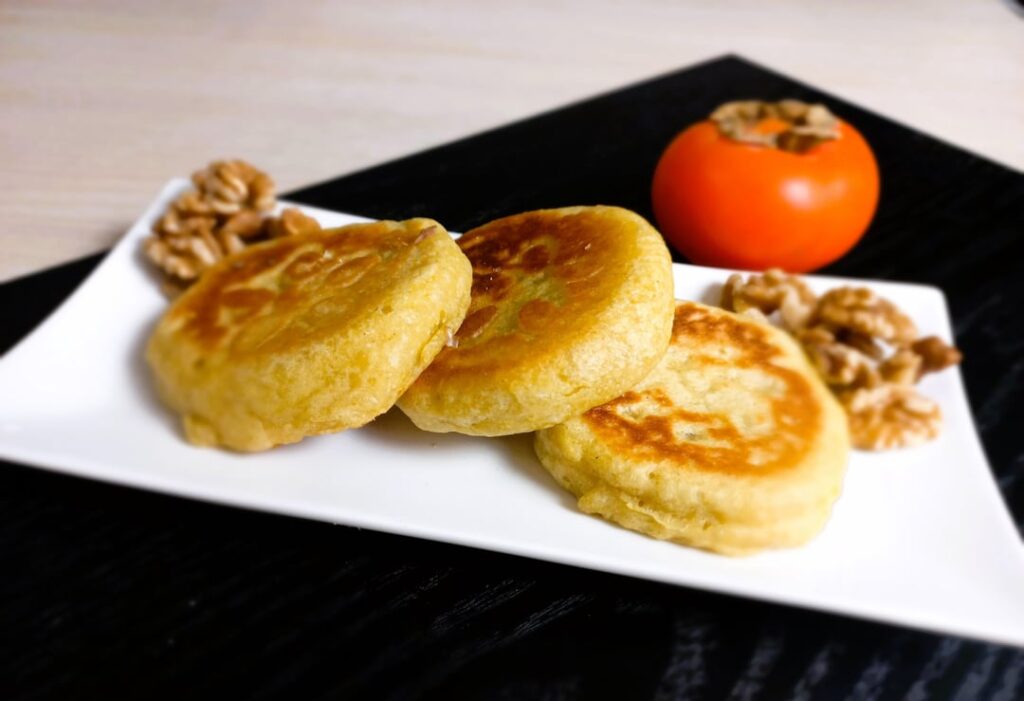 호박 호떡 - My first proper attempt at hotteok (with a pumpkin twist) - Korean sweet pumpkin pancakes with a nutty filling :)