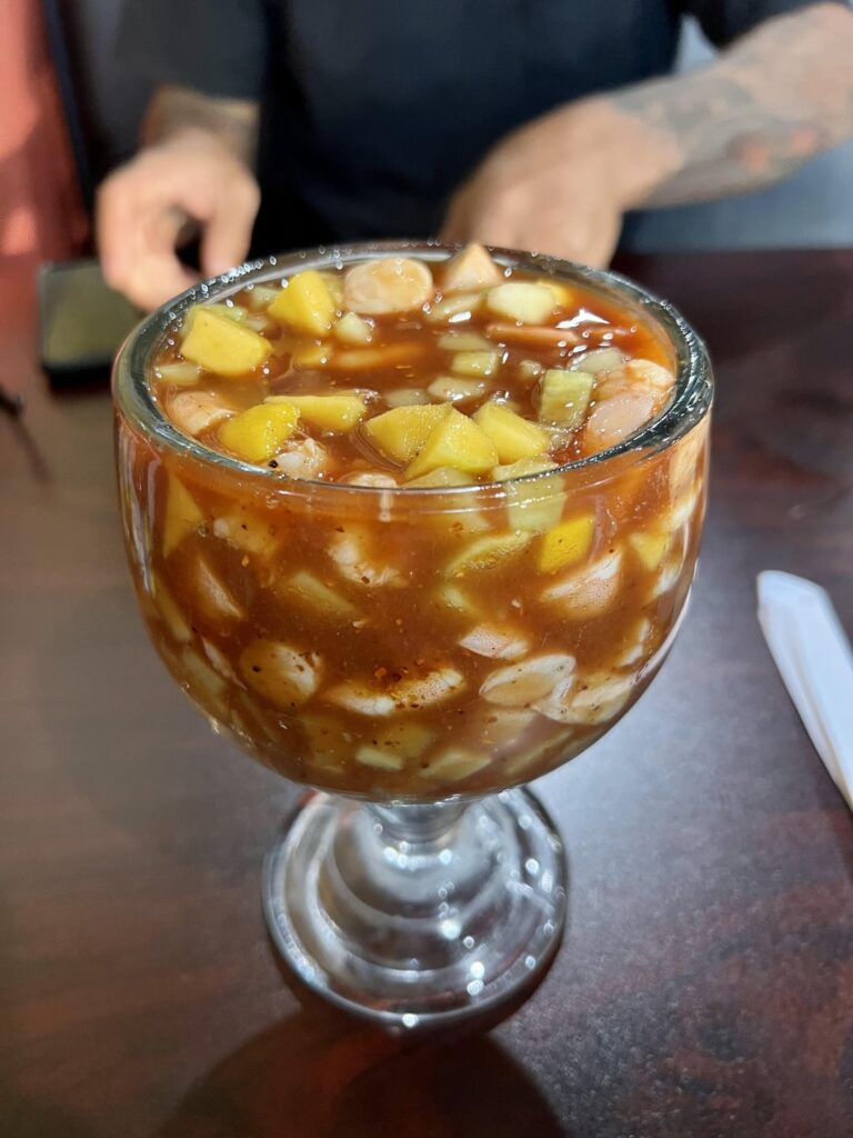 Mariscos y Sushi Los Tomateros