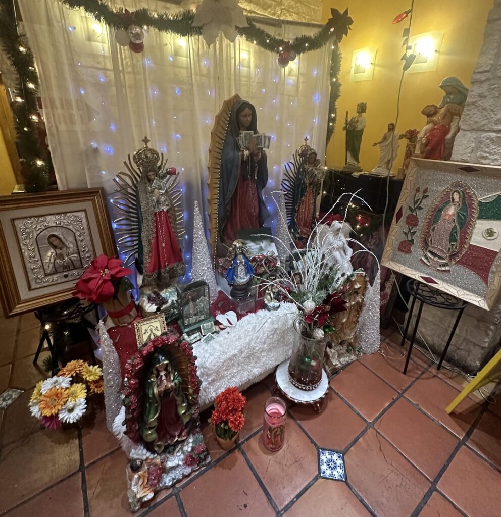 Angie’s Mexican Restaurant on E 7th reminds me of my aubelita’s house 🇲🇽✝️🙏