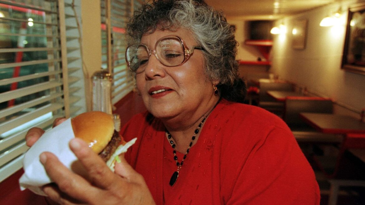Pioneering restaurateur Frances 'Fran' Junk of Fran's and Dan's Hamburgers dies at 89