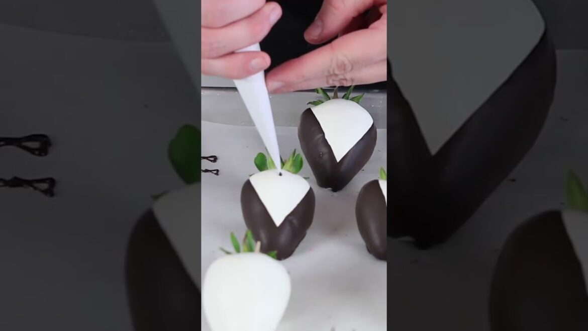 Tuxedo Strawberries | Chocolate Covered Strawberries for a Wedding