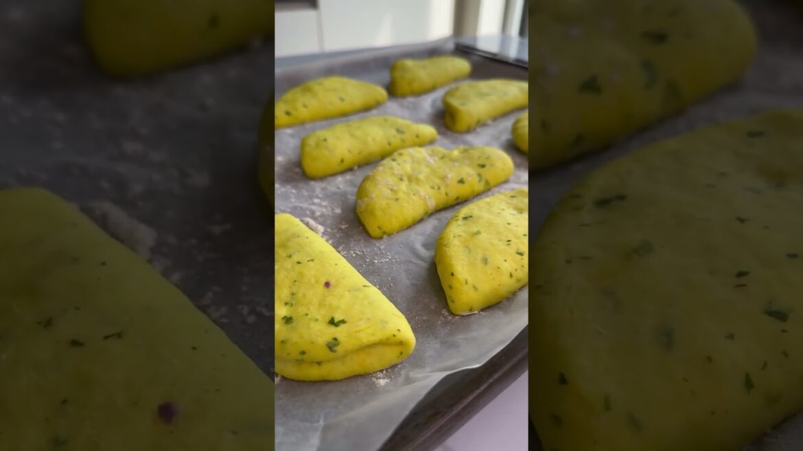 SOFT PAN BREAD WITH CHICKEN CURRY