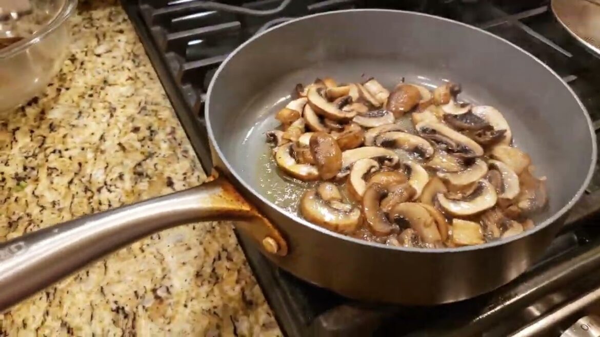 How to Make Creamy Mushroom Risotto (Italian Style)(1)