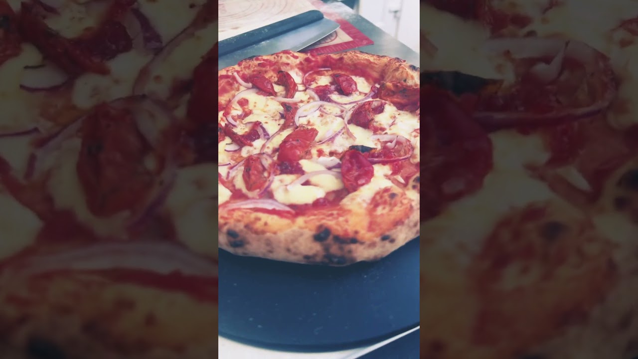 Tasty Sundried tomato pizza. pizza woodfiredpizza woodfired 