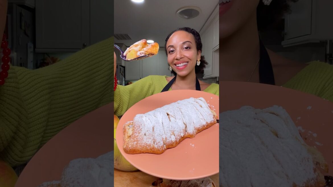 THIS IS HOW TO MAKE AN APPLE STRUDEL #recipe