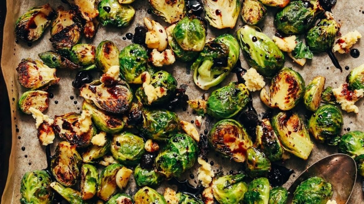 Crispy Roasted Brussels Sprouts with Balsamic Reduction (Vegan, GF) | Minimalist Baker Recipes Crispy Roasted Brussels Sprouts with Balsamic Reduction (Vegan, GF) | Minimalist Baker Recipes