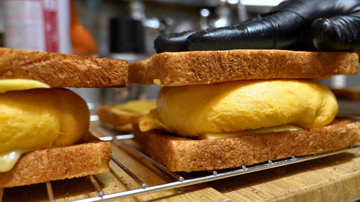 Giant Omelet Egg Sandwich in Japan | Japanese Amazing Food Giant Omelet Egg Sandwich in Japan | Japanese Amazing Food