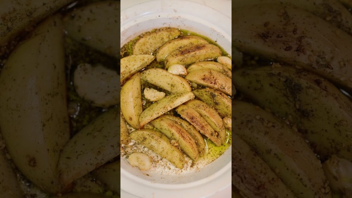 Za’atar Roasted Potatoes  #foodie #zaatar #vegetarian Za’atar Roasted Potatoes  #foodie #zaatar #vegetarian
