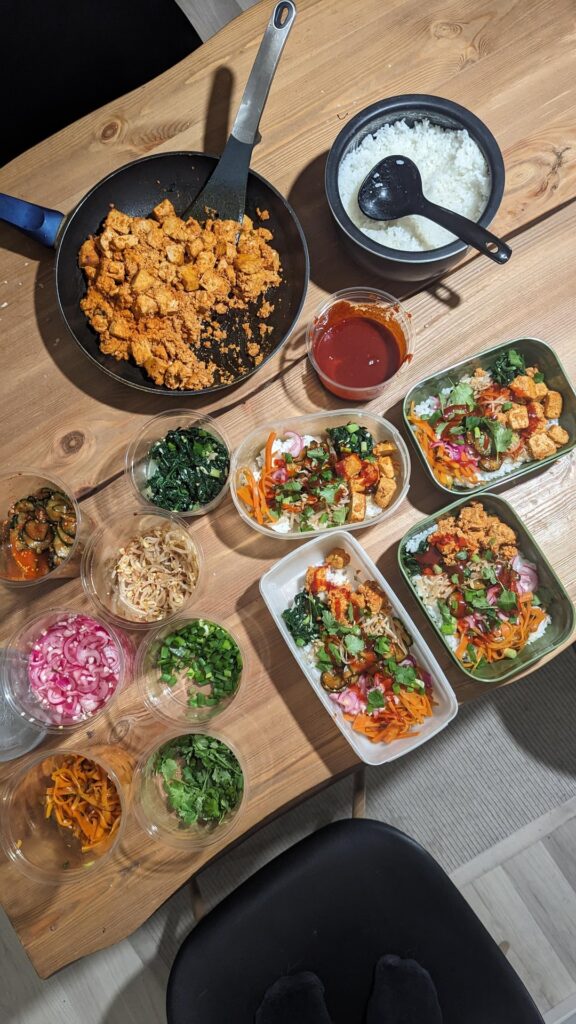 Meal prepping 비빔밥 makes for such colorful pictures