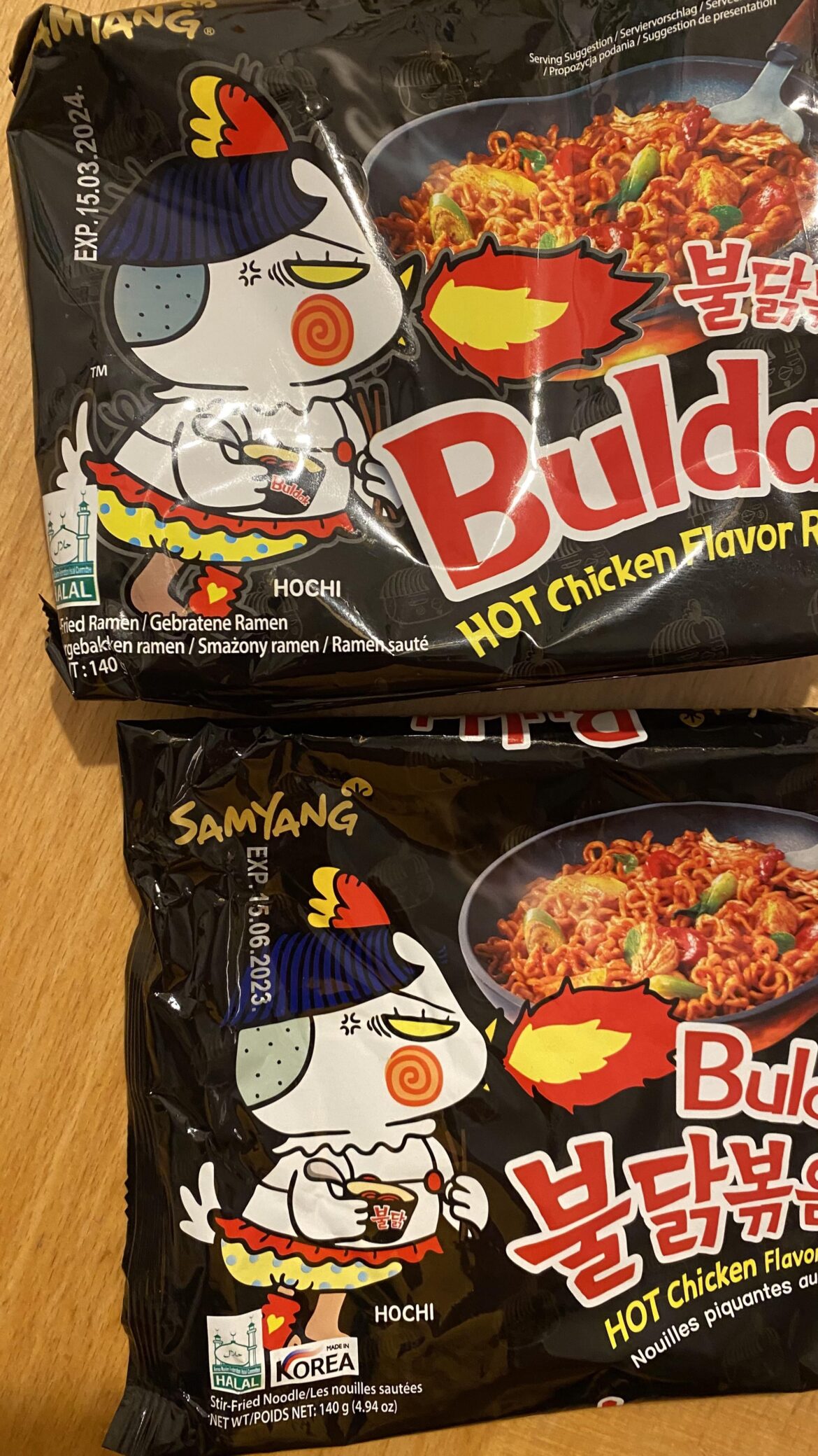 Just noticed Hochi changed its sock from the right to the left foot somewhen during the last year on the default package haha