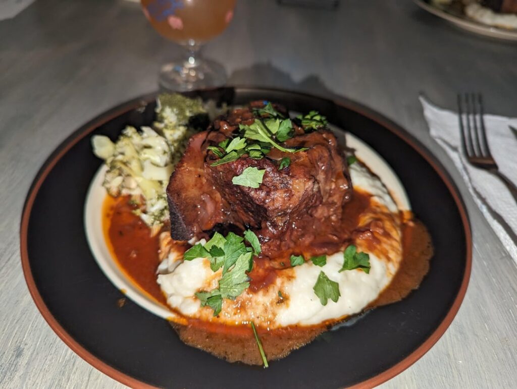 Short ribs on mashed potatoes