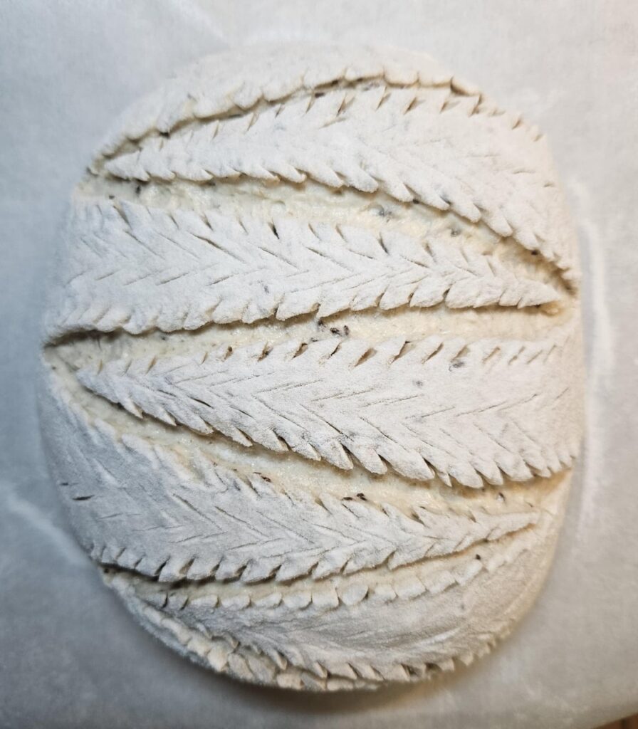 I recently posted my Christmas tree loaf so I thought I'd show how I scored it with the one I made today