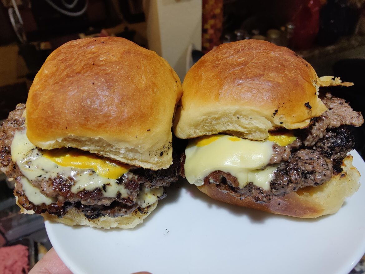 2oz double patty smashed on homemade buns (75g)
