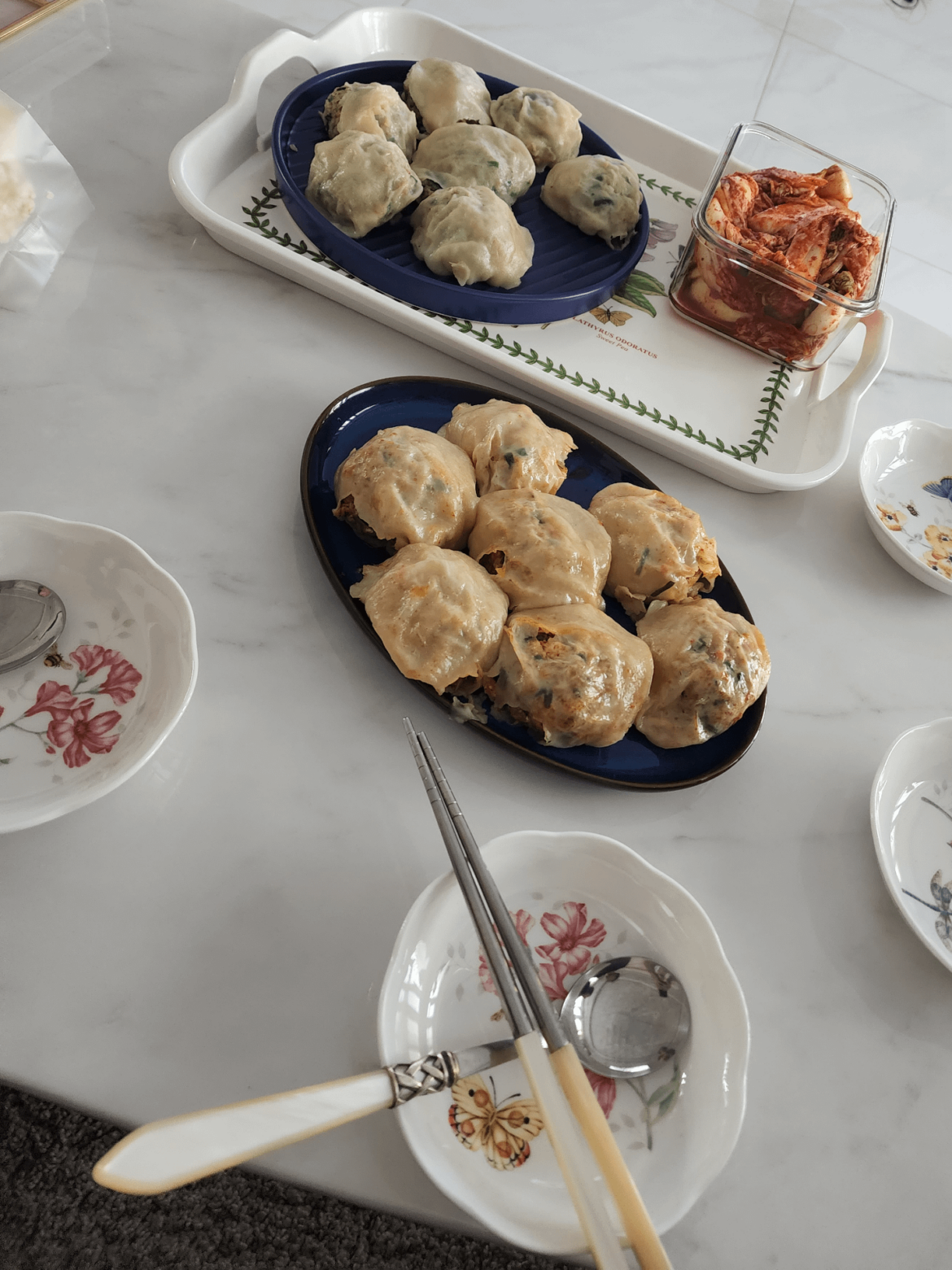 Mandu and Kimchi snack
