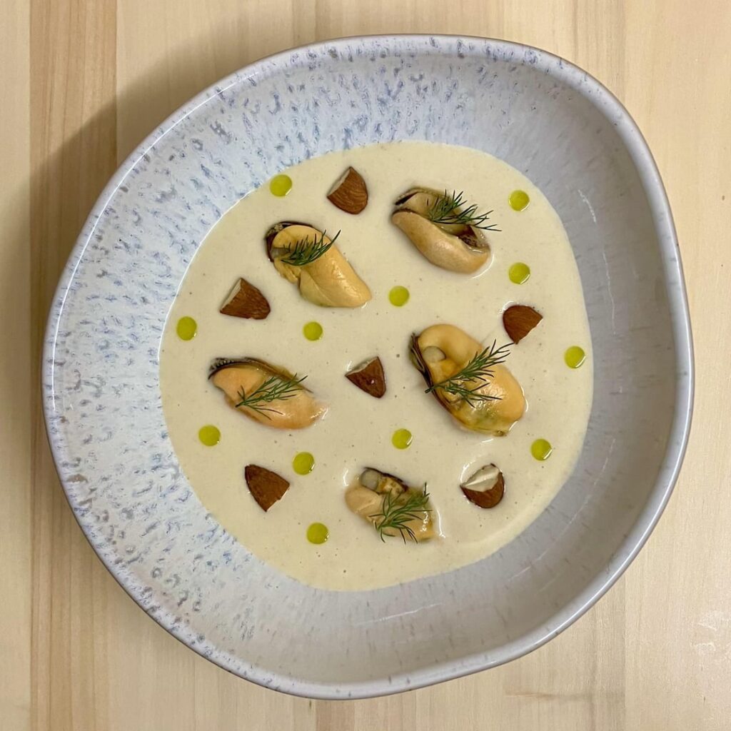 Devonshire Mussels in Ajo Blanco