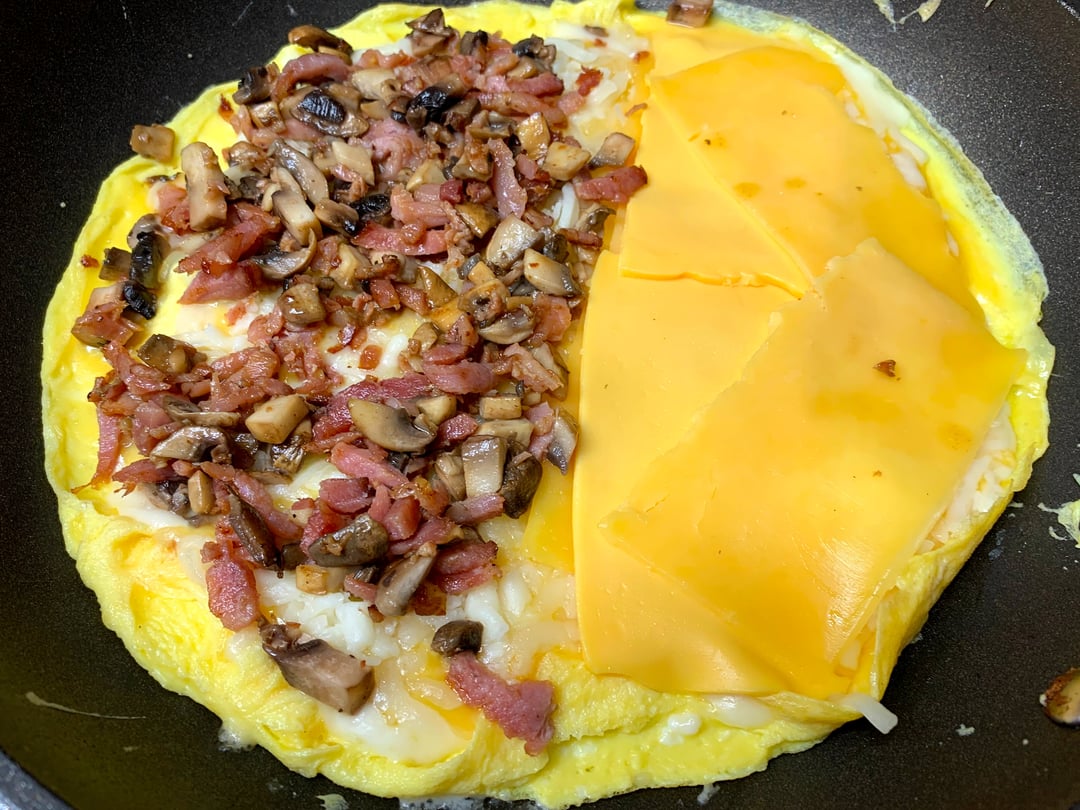 [Homemade] Mushroom Ham and Cheese Omelette and Home Fries Dining and