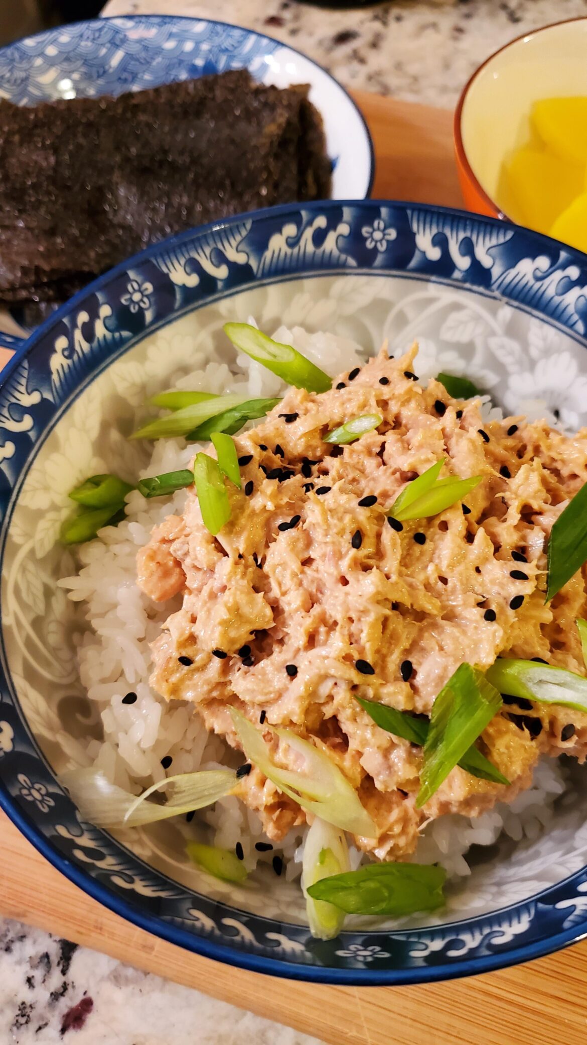 Budget friendly meal using one can of tuna. Hawaiian spicy rice bowl served with roasted sesame seaweed.