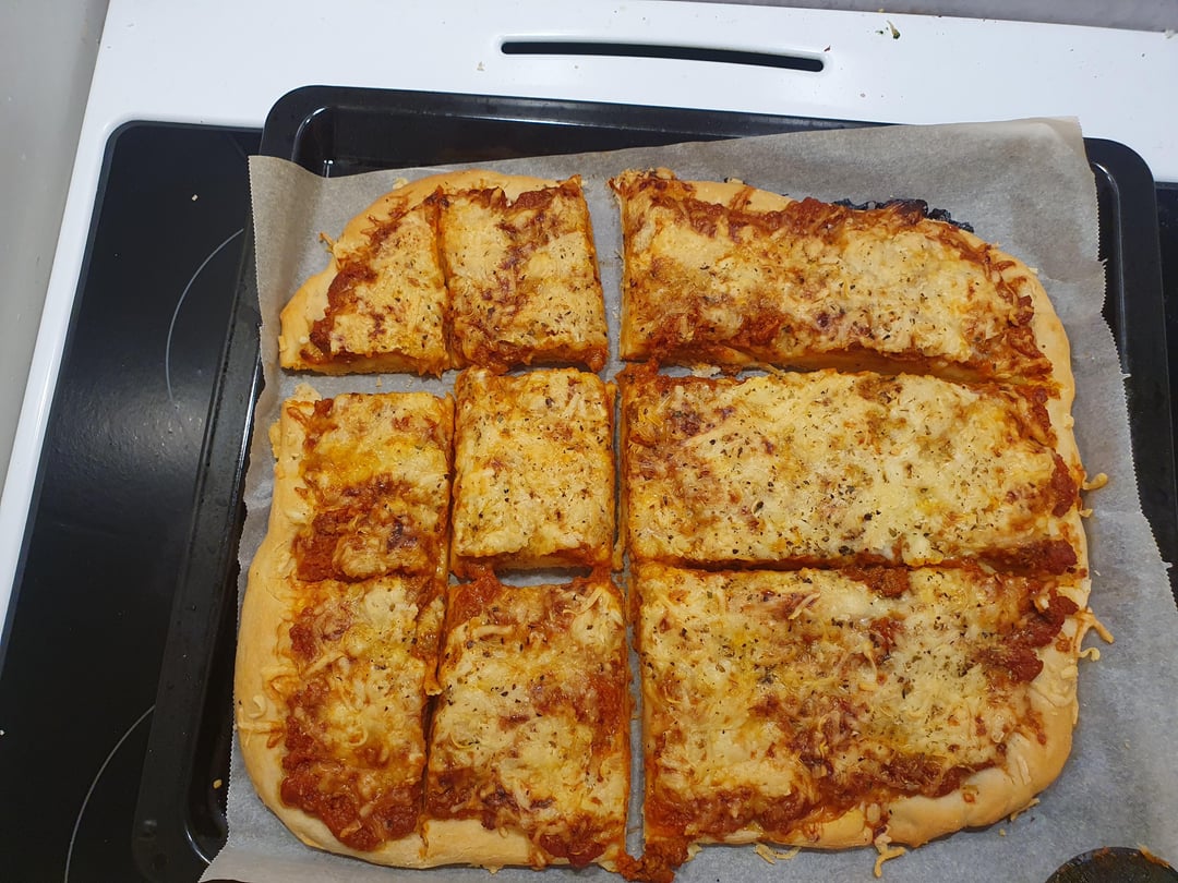 How many calories in a slice of homemade "pizza" Dining and Cooking