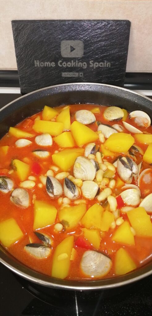 Clams, White Beans and Potatoes Stew