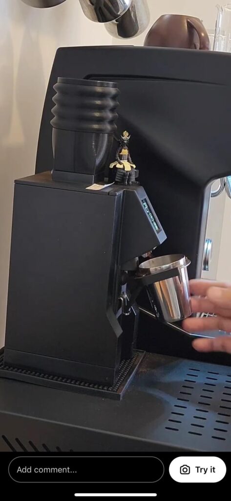 Can anyone tell me what coffee machine/maker is this?