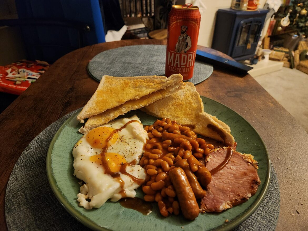 Any love for breakfast for dinner in this sub? Nothing fancy here, lads.
