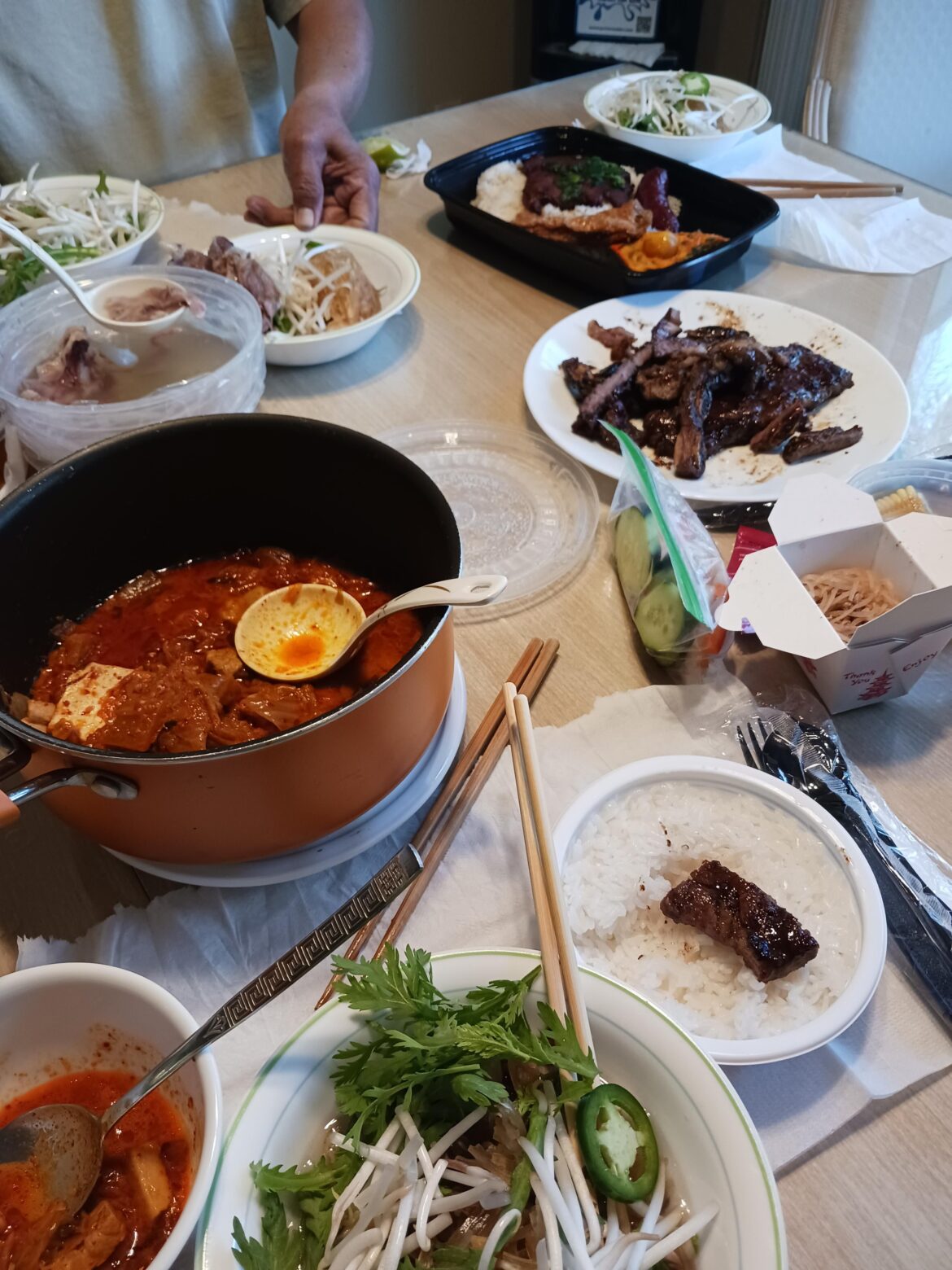 Came to my parents house, left over kimchijigga with galbi and Vietnamese food lol