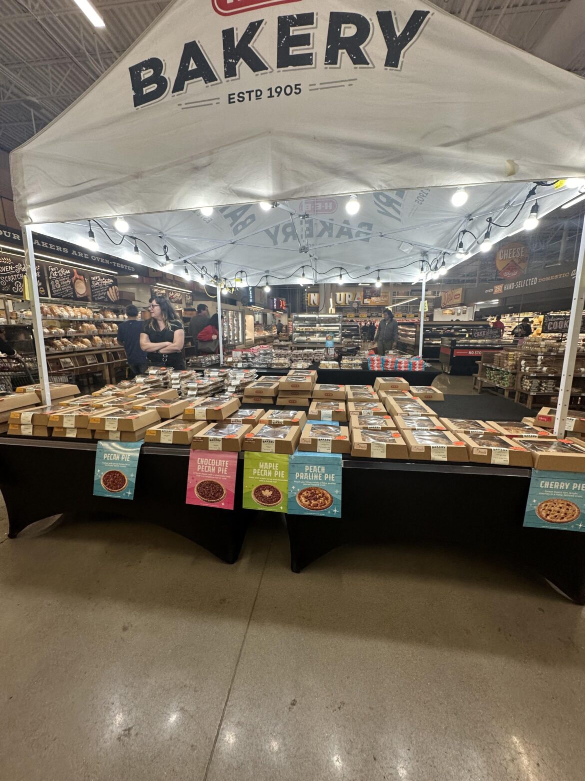 $5 pie tent at HEB 🎄🥧
