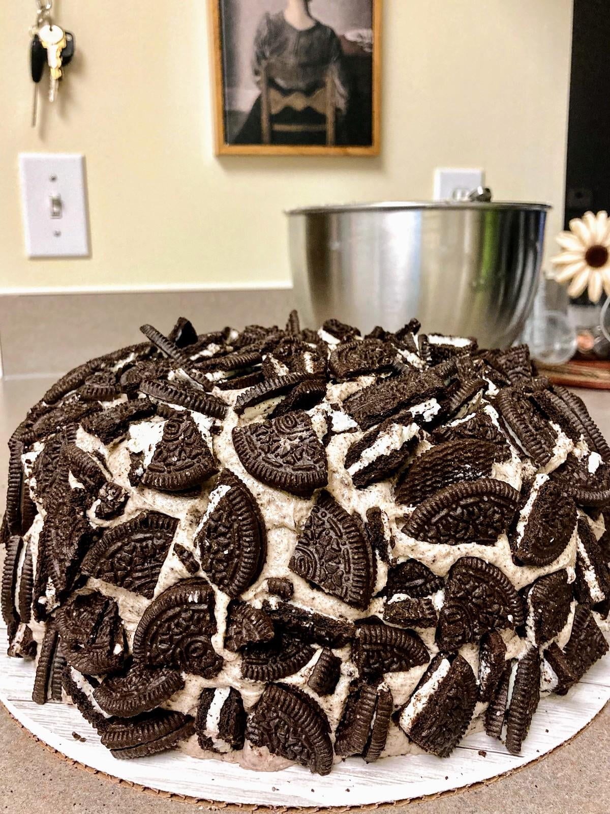 Christmas Cookies and Cream Cake Dining and Cooking