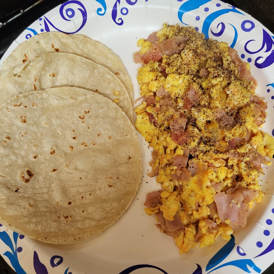 scrambled eggs with honey ham, sharp cheddar and tomato..with white