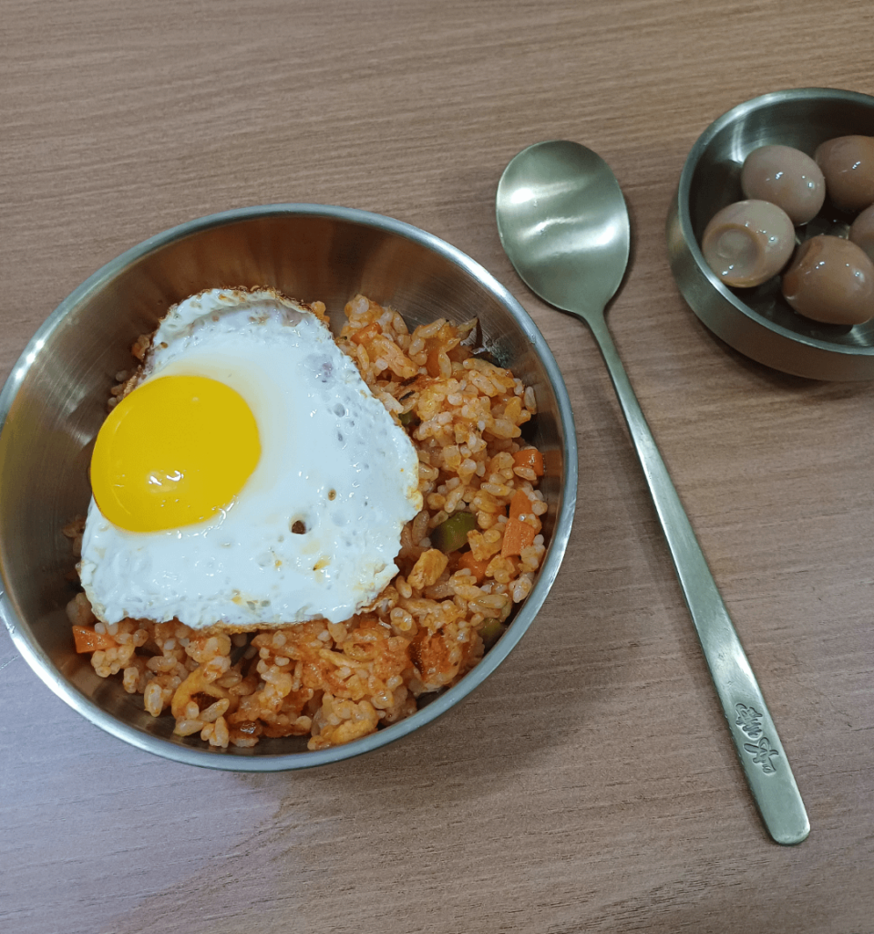 Tried konjac fried rice (245 cal) for the first time.