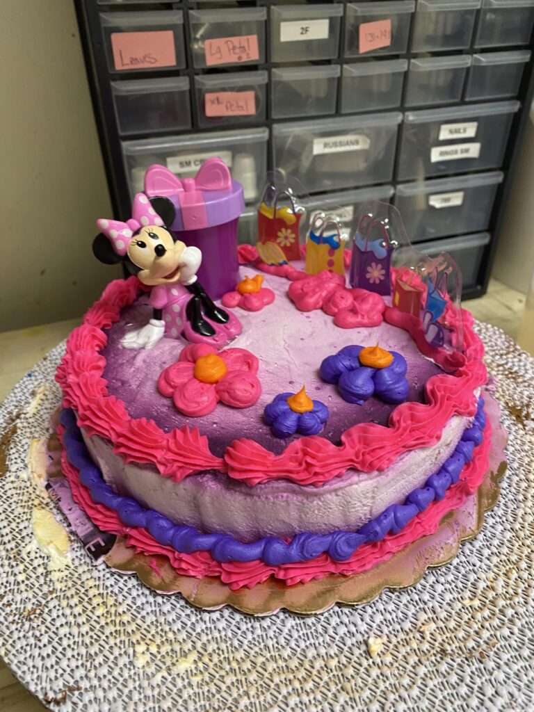 Grocery store cake decorator: decopac cakes