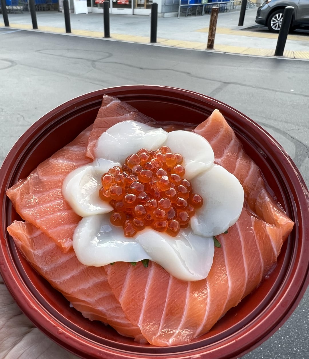 salmon scallop & marinated salmon roe from a grocery store (sake hotate