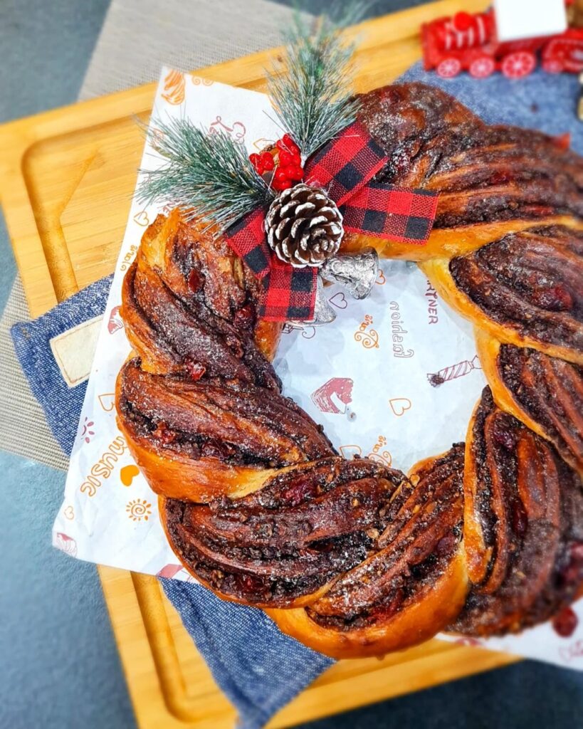 Made🎄Christmas Wreath Babka Bread, great tips to freeze the rolled choc ganache filled dough for awhile before cut n braid, to retain clear even layering. Soft fluffy bread, paired with rich dark chocolate ganache, roasted walnuts and sweet-sour dried cranberries, full of texture and flavors Made🎄Christmas Wreath Babka Bread, great tips to freeze the rolled choc ganache filled dough for awhile before cut n braid, to retain clear even layering. Soft fluffy bread, paired with rich dark chocolate ganache, roasted walnuts and sweet-sour dried cranberries, full of texture and flavors