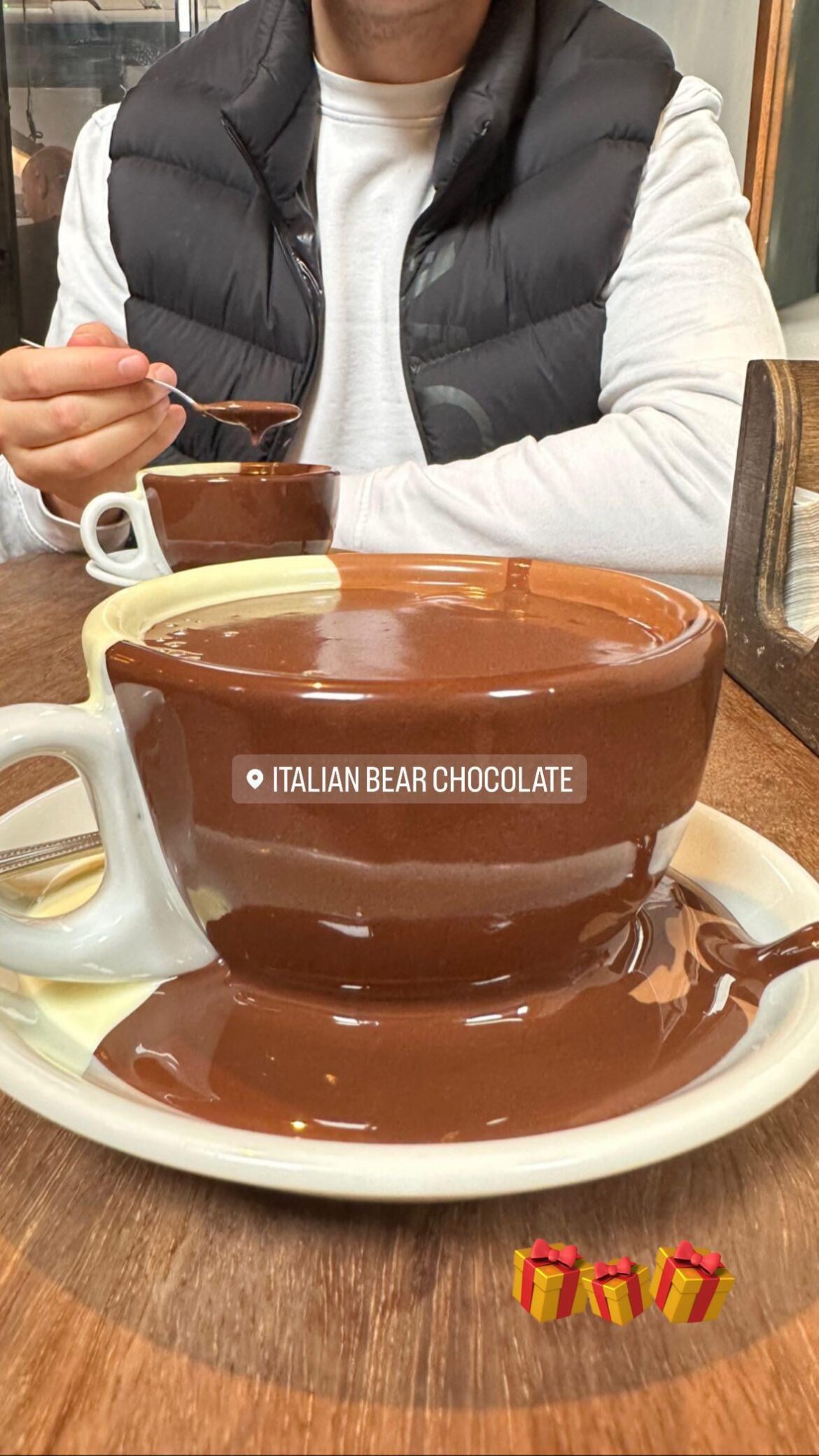 Best hot chocolate in London at Italian Bear Chocolate 😋