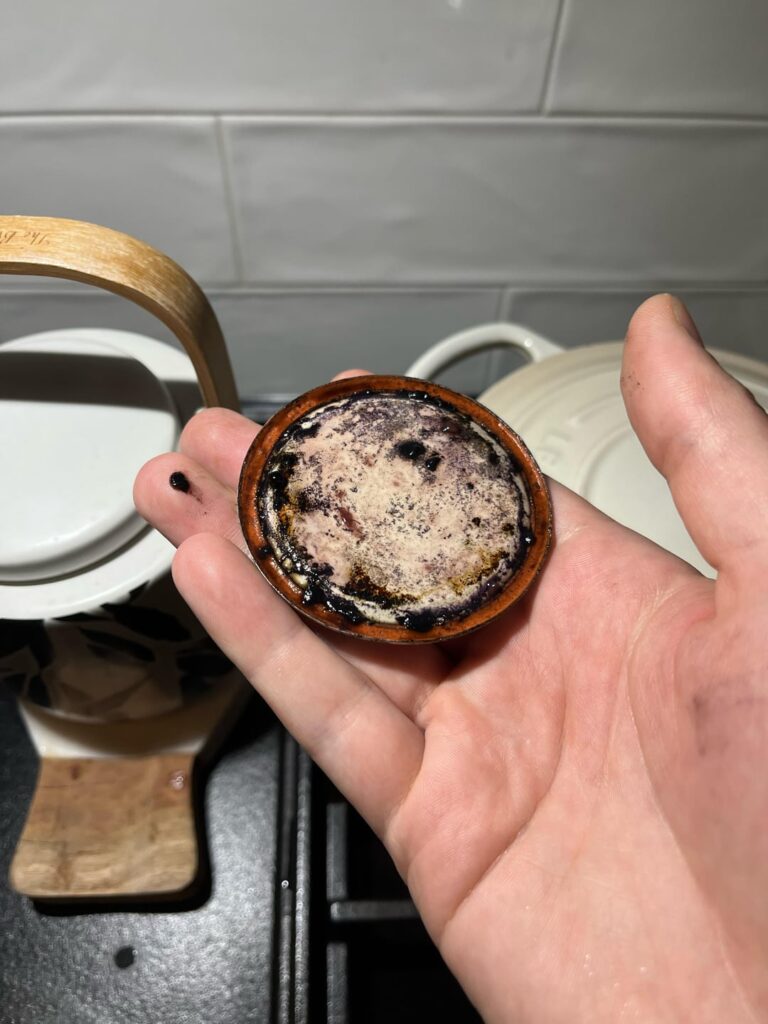 Please advise! Dark gunk on inside of lid in preserved jar