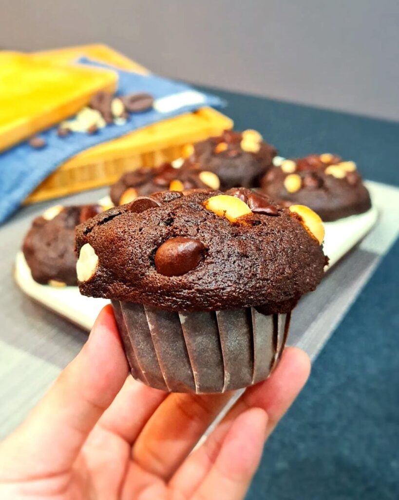 Made Moist Double Chocolate Muffins, risen into Mushroom shaped, so cute, perfect for Christmas party. Place chocolate chunks in the center for more melted lava center effect, crunchy macadamia nuts, chocolate fans must try