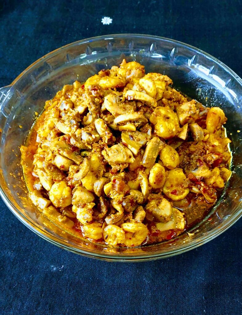 MUSHROOM AND PRAWNS IN CHILI GARLIC SAUCE