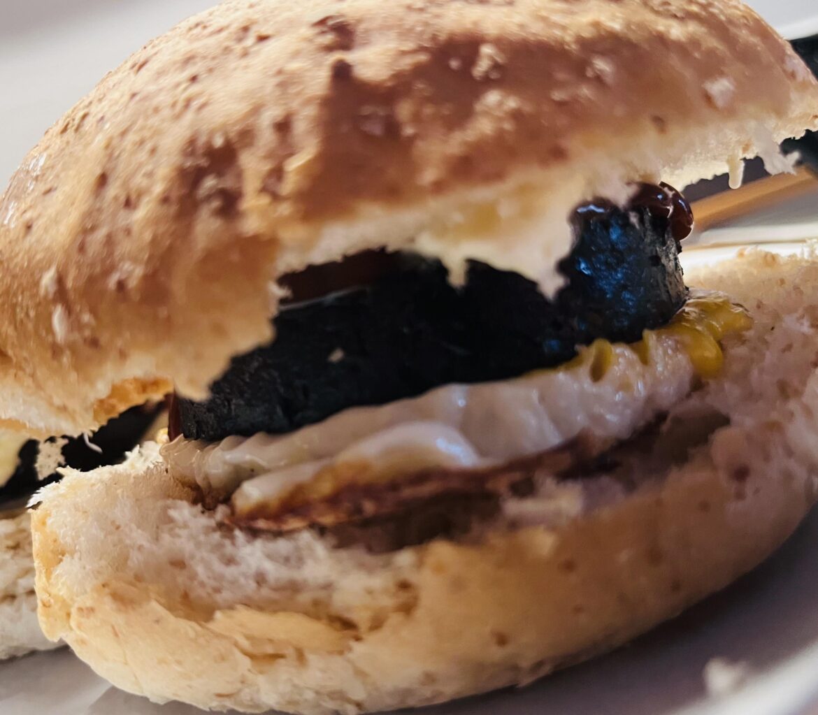 Sometimes simple is best. Fried egg & black pudding in a morning roll 🏴󠁧󠁢󠁳󠁣󠁴󠁿